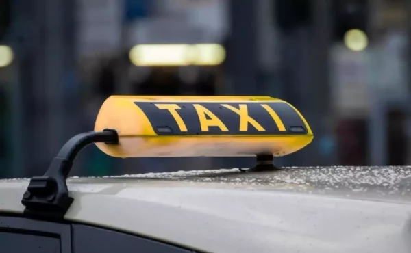 🖼 🇷🇺 В Госдуме готовят законопроект с ограничениями парковки такси во дворах В…